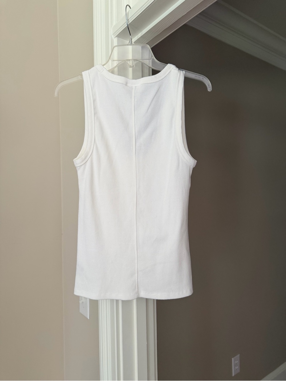 Universal Thread White Ribbed Scoop Neck Tank - Picture 3 of 3